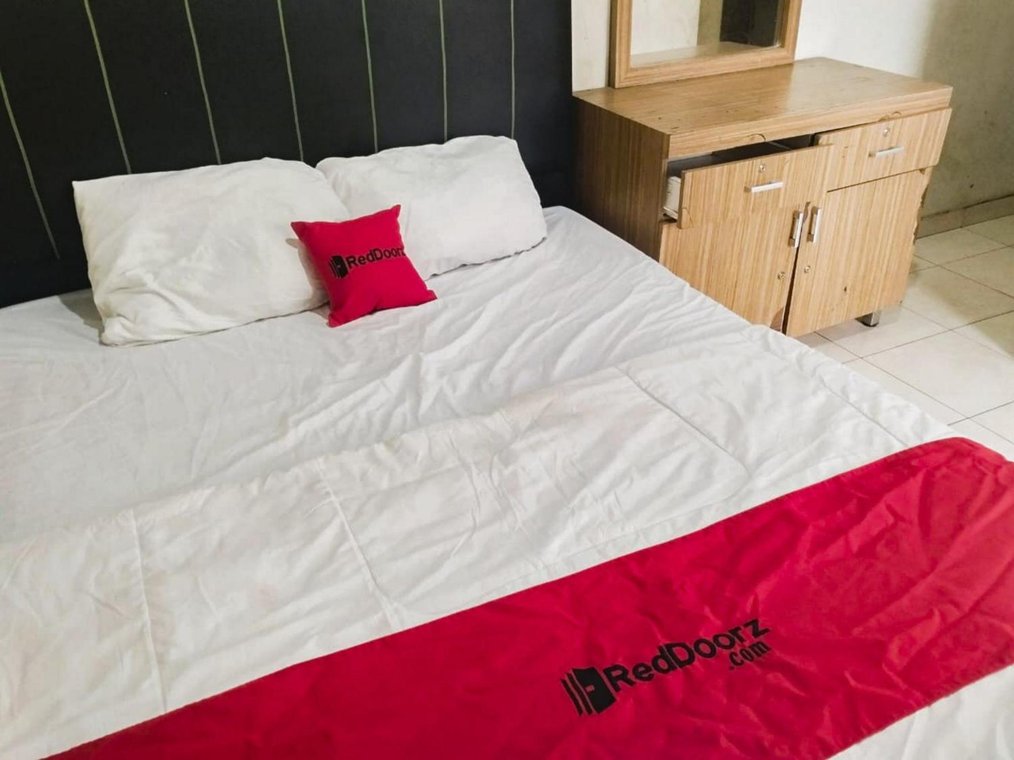 Hotel Reddoorz At Jalan Diponegoro Bandar Lampung Zewnętrze zdjęcie